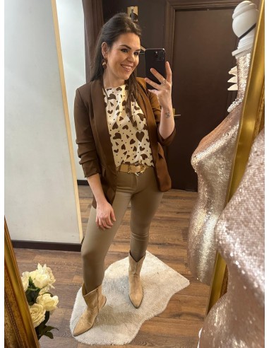 Pantalón beige efecto piel