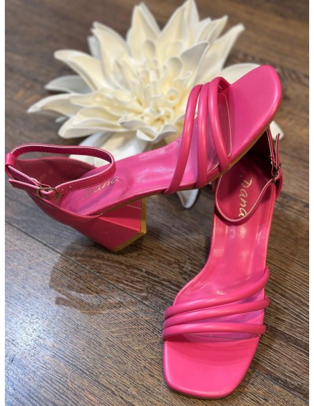 Sandalia tacón tiras fucsia