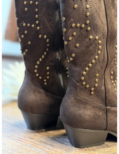 Campera chocolate tachas