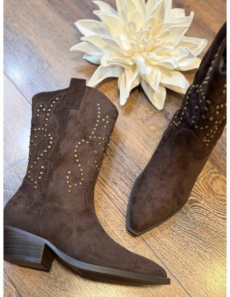 Campera chocolate tachas