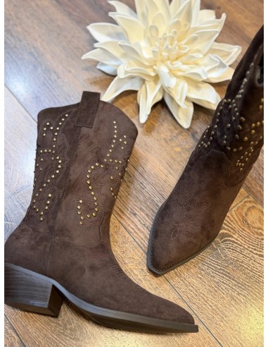 Campera chocolate tachas