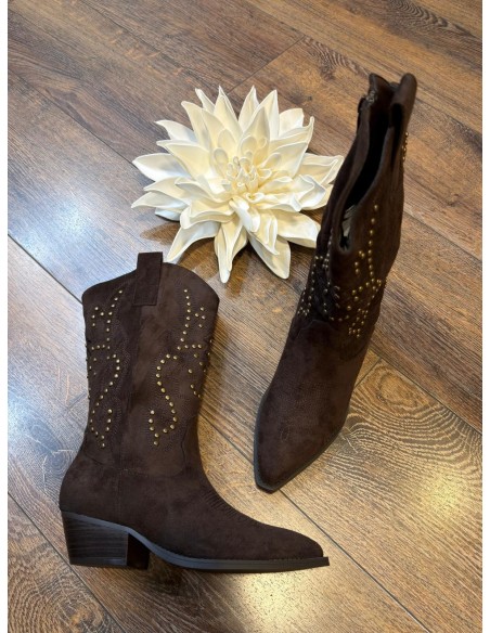Campera chocolate tachas