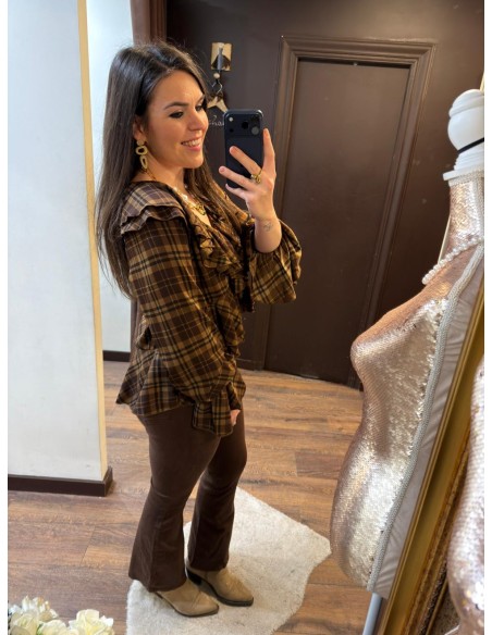 Blusa marrón volantes
