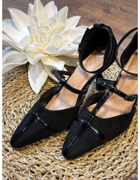 Zapato negro tacón