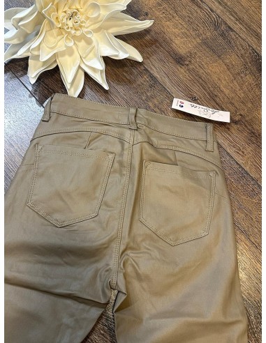 Pantalón beige efecto piel
