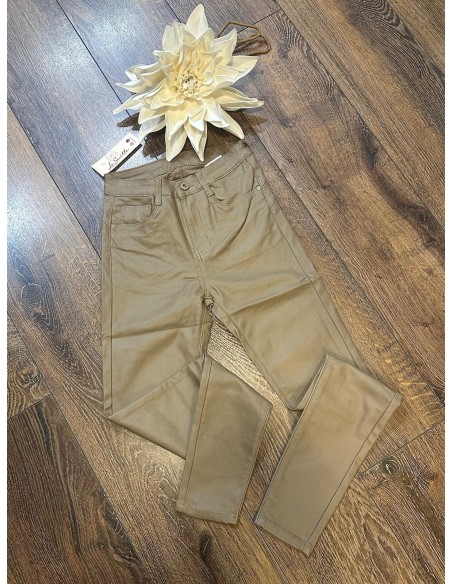 Pantalón beige efecto piel